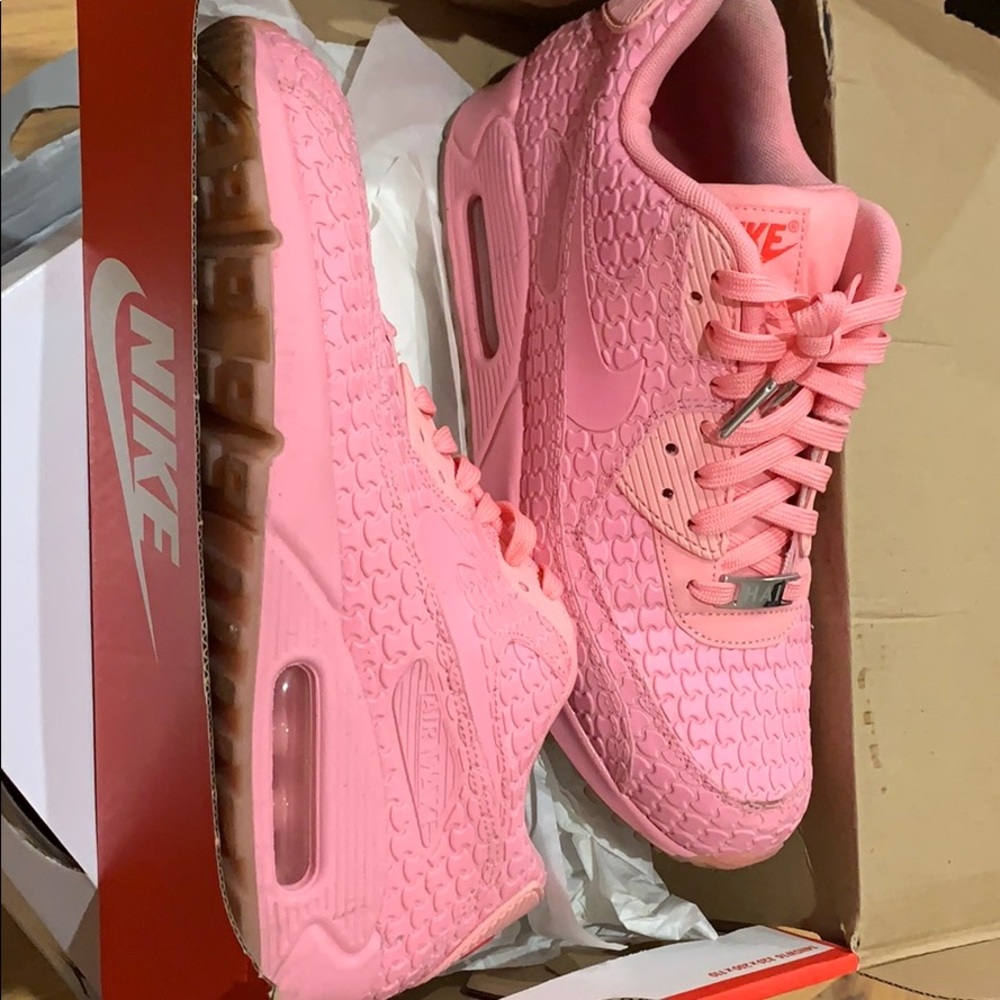 Pink Air Max 90